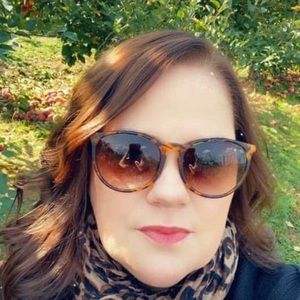 Meet your Posher, Debbie